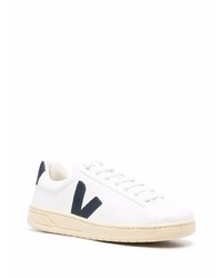 Baskets basses en cuir blanc et bleu marine Veja