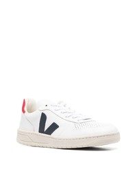 Baskets basses en cuir blanc et bleu marine Veja