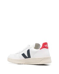 Baskets basses en cuir blanc et bleu marine Veja