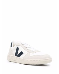 Baskets basses en cuir blanc et bleu marine Veja