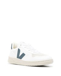 Baskets basses en cuir blanc et bleu marine Veja