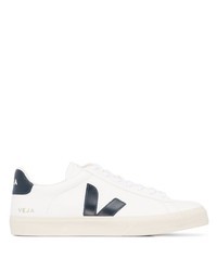 Baskets basses en cuir blanc et bleu marine Veja