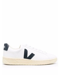 Baskets basses en cuir blanc et bleu marine Veja