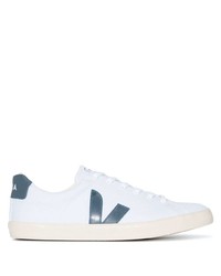 Baskets basses en cuir blanc et bleu marine Veja