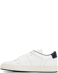 Baskets basses en cuir blanc et bleu marine Common Projects