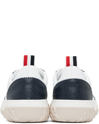 Baskets basses en cuir blanc et bleu marine Thom Browne