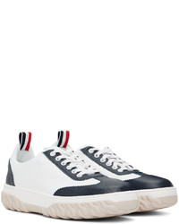 Baskets basses en cuir blanc et bleu marine Thom Browne