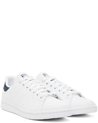 Baskets basses en cuir blanc et bleu marine adidas Originals