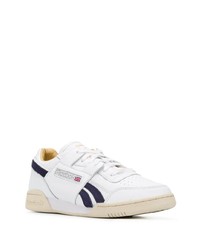 Baskets basses en cuir blanc et bleu marine Reebok