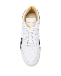 Baskets basses en cuir blanc et bleu marine Reebok