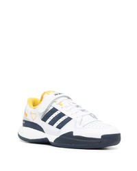 Baskets basses en cuir blanc et bleu marine adidas