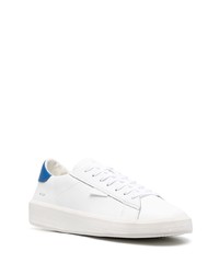 Baskets basses en cuir blanc et bleu D.A.T.E