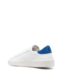 Baskets basses en cuir blanc et bleu D.A.T.E