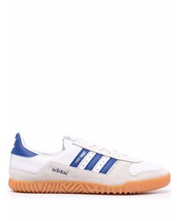 Baskets basses en cuir blanc et bleu adidas