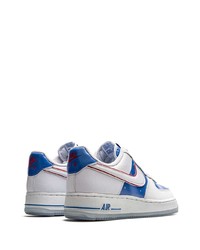 Baskets basses en cuir blanc et bleu Nike