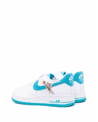 Baskets basses en cuir blanc et bleu Nike