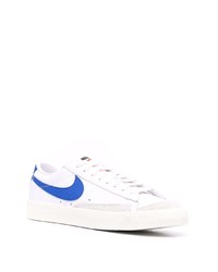 Baskets basses en cuir blanc et bleu Nike