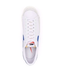 Baskets basses en cuir blanc et bleu Nike