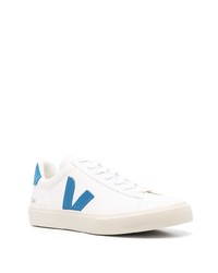 Baskets basses en cuir blanc et bleu Veja