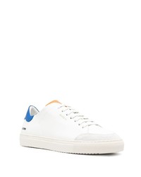 Baskets basses en cuir blanc et bleu Axel Arigato