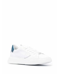 Baskets basses en cuir blanc et bleu Philippe Model Paris