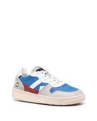 Baskets basses en cuir blanc et bleu D.A.T.E