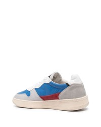 Baskets basses en cuir blanc et bleu D.A.T.E