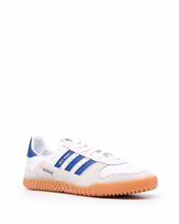 Baskets basses en cuir blanc et bleu adidas