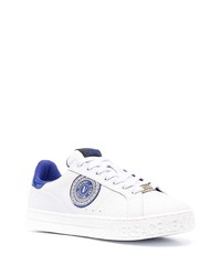 Baskets basses en cuir blanc et bleu VERSACE JEANS COUTURE