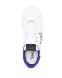 Baskets basses en cuir blanc et bleu VERSACE JEANS COUTURE