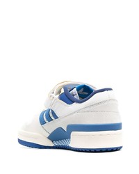 Baskets basses en cuir blanc et bleu adidas