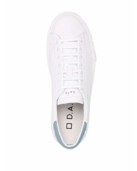 Baskets basses en cuir blanc et bleu D.A.T.E