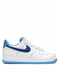 Baskets basses en cuir blanc et bleu Nike