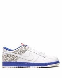 Baskets basses en cuir blanc et bleu Nike