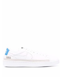 Baskets basses en cuir blanc et bleu Nike