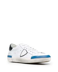 Baskets basses en cuir blanc et bleu Philippe Model Paris