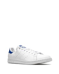 Baskets basses en cuir blanc et bleu adidas