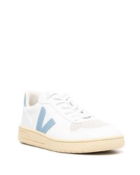 Baskets basses en cuir blanc et bleu Veja