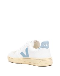 Baskets basses en cuir blanc et bleu Veja