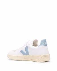 Baskets basses en cuir blanc et bleu Veja