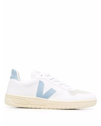 Baskets basses en cuir blanc et bleu Veja