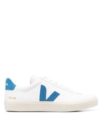 Baskets basses en cuir blanc et bleu Veja