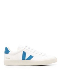 Baskets basses en cuir blanc et bleu Veja