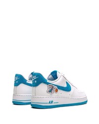 Baskets basses en cuir blanc et bleu Nike