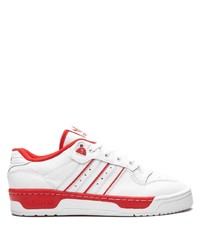 Baskets basses en cuir blanc et rouge adidas