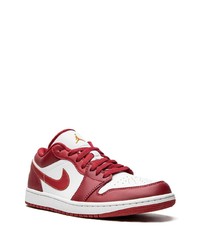 Baskets basses en cuir blanc et rouge Jordan