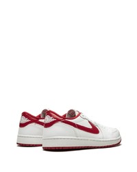 Baskets basses en cuir blanc et rouge Jordan