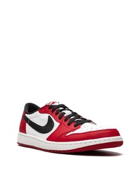 Baskets basses en cuir blanc et rouge Jordan