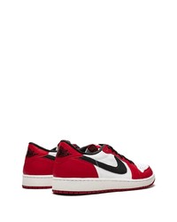 Baskets basses en cuir blanc et rouge Jordan