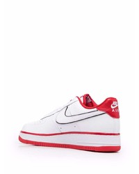 Baskets basses en cuir blanc et rouge Nike